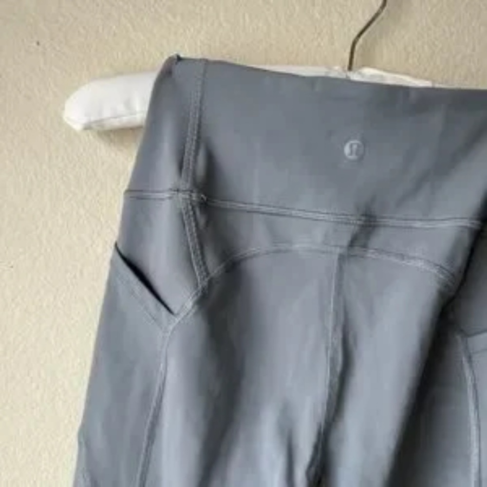 LuluLemon Women's Leggings Gray Pockets Size 4 - Picture 5 of 13
